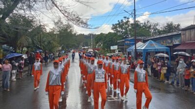 Peserta pawai pelajar di Halmahera Selatan menyemarakkan HUT RI ke-80
