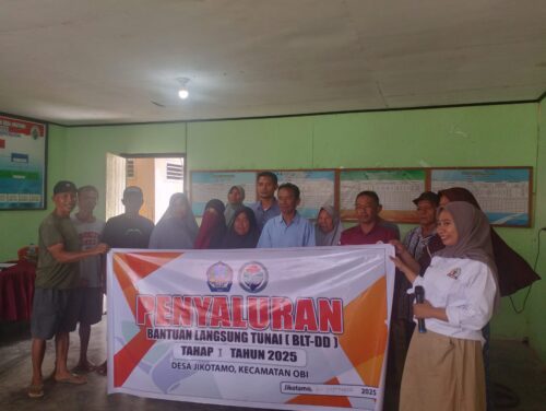Penyaluran BLT delapan bulan sekaligus di Desa Jikotamo pada 21 September 2025.