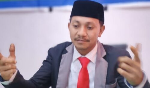 Ketua DPC GPM Halsel, Harmain Rusli, S.H., saat memberikan keterangan pers terkait polemik pelantikan empat kepala desa.